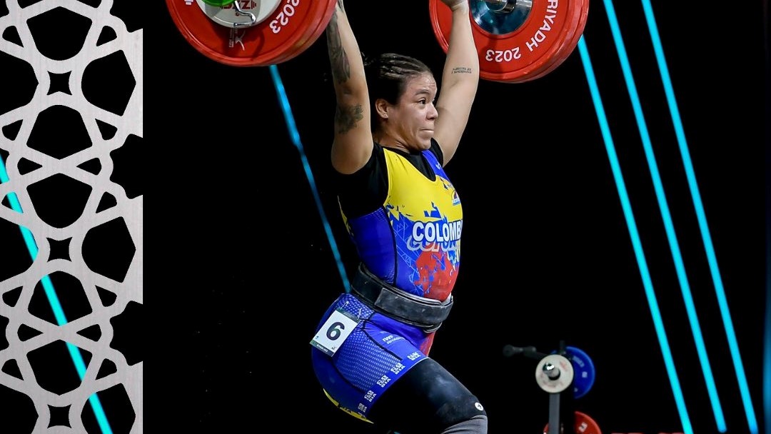 Hellen Escobar, subcampeona mundial de levantamiento de pesas
