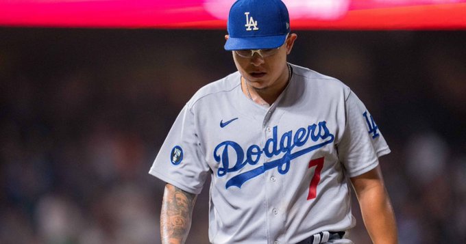 Julio Urías, lanzador mexicano de los Dodgers de Los Ángeles, fue arrestado bajo cargo grave de causar lesiones a su pareja