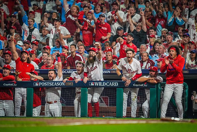 Filis vencen 4-1 a los Marlins al abrir la serie de comodín