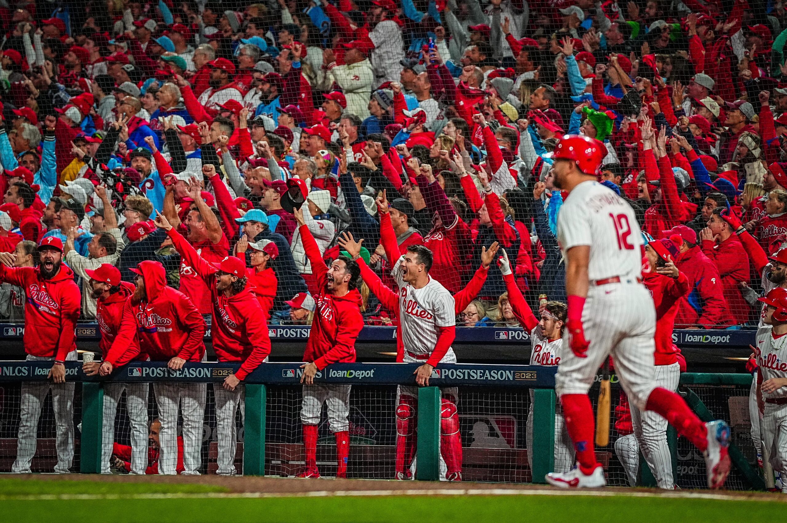 Filis de Filadelfia vencieron 5-3 a los Diamondbacks de Arizona