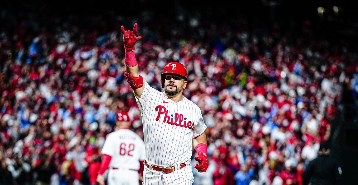 Schwarber aporta 2 jonrones, y los Filis trituran 10-0 a Diamondbacks