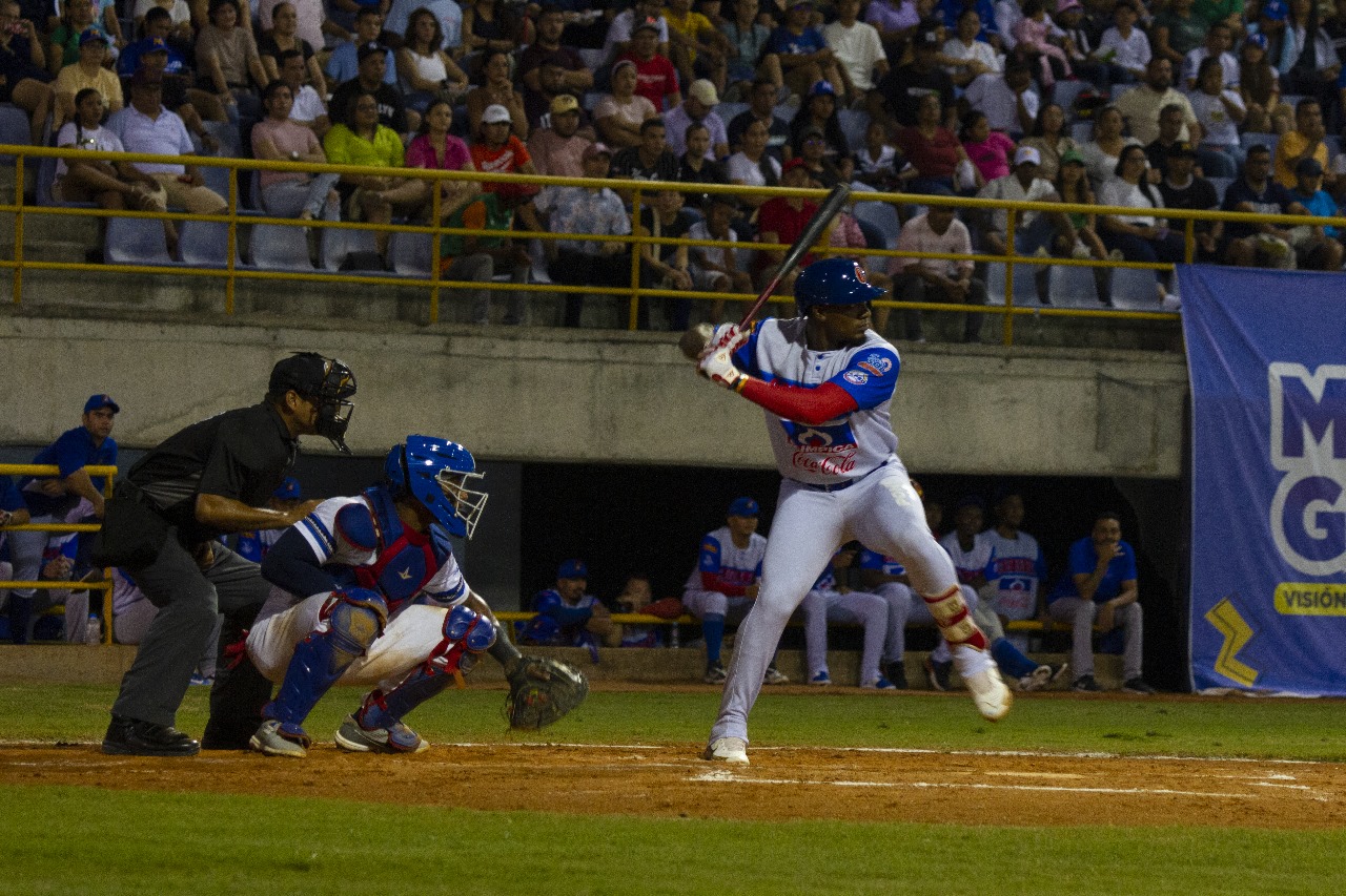 Caimanes se llevó el primer juego de la serie ante Vaqueros en Montería
