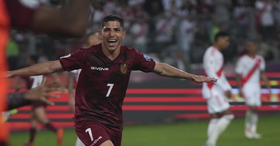 Venezuela empata 1-1 en Perú y aviva su esperanza mundialista