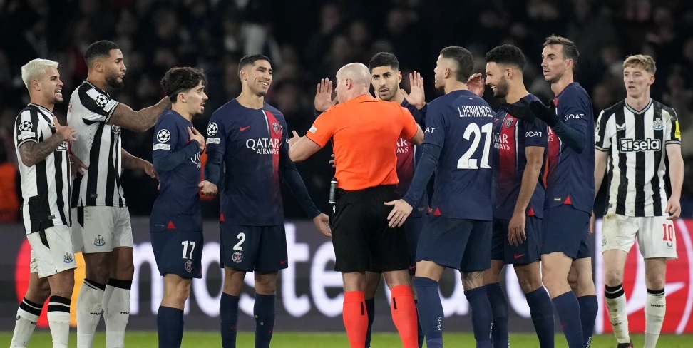 UEFA retira al juez de VAR tras polémico penal de Mbappé en el PSG- Newcastle