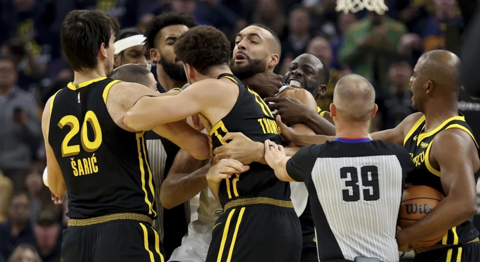 Warriors pierden a Green 5 partidos por suspensión tras riña ante Wolves