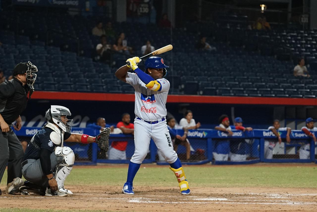 Caimanes remontó ante Leones para llevarse el triunfo