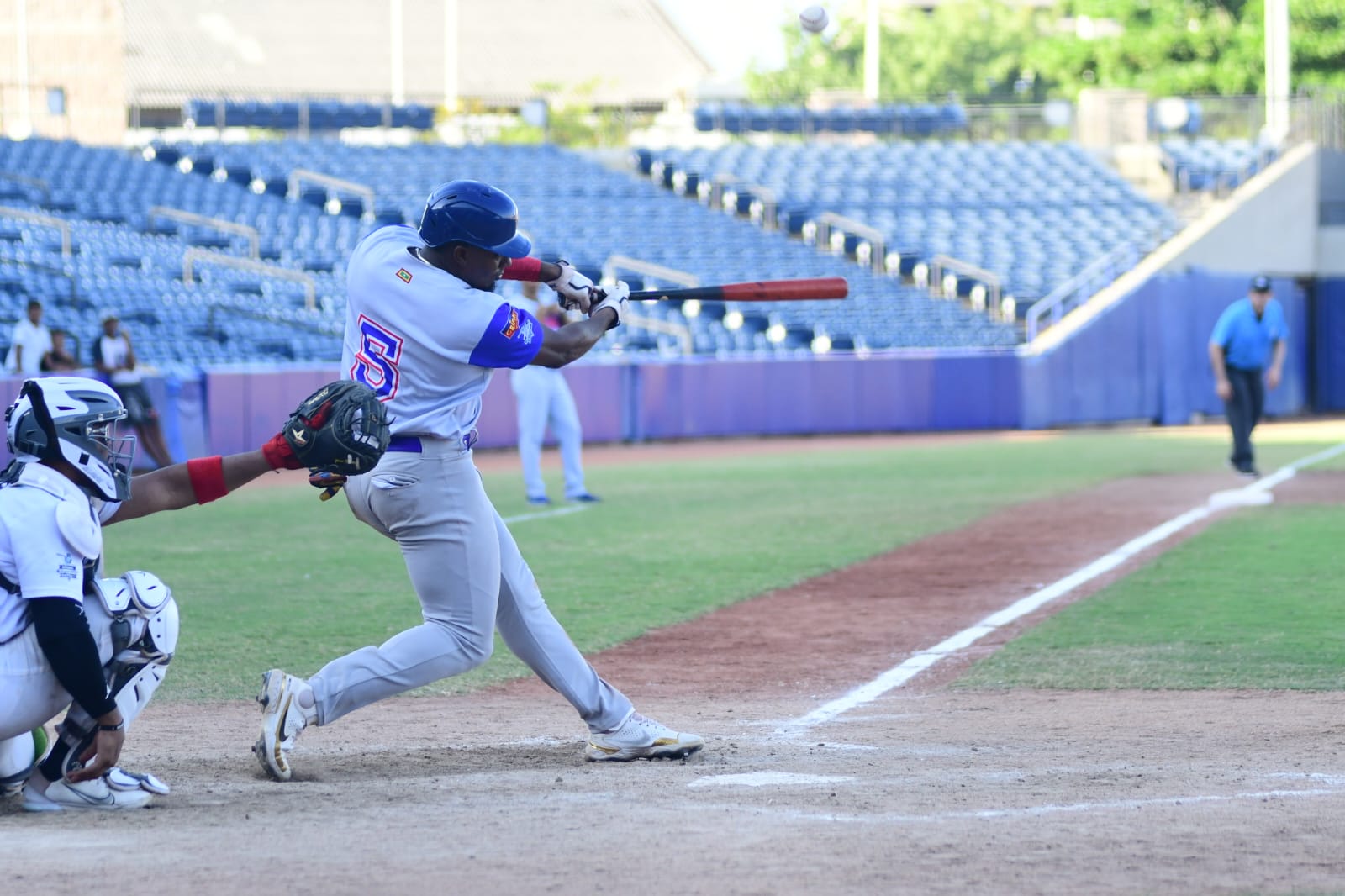 Victoria de Caimanes sobre Leones en el béisbol profesional colombiano