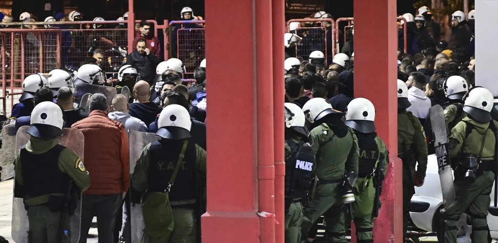 Liga griega se jugará sin público durante dos meses por violencia