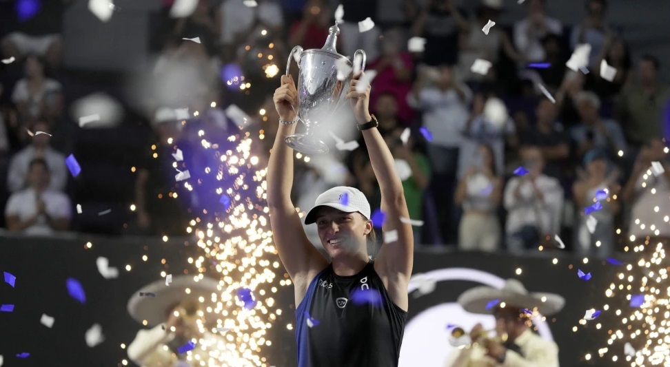 Iga Swiatek, primera desde Serena Williams que gana premio a la mejor de la WTA en años seguidos