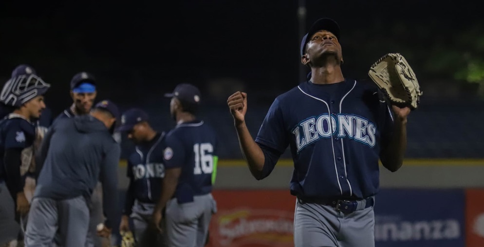 Leones volvió a la victoria ante Caimanes y buscará la final en Montería