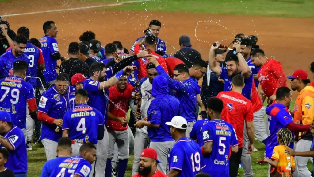 Tiburones arrancan con un triunfo en la Serie Final de Venezuela