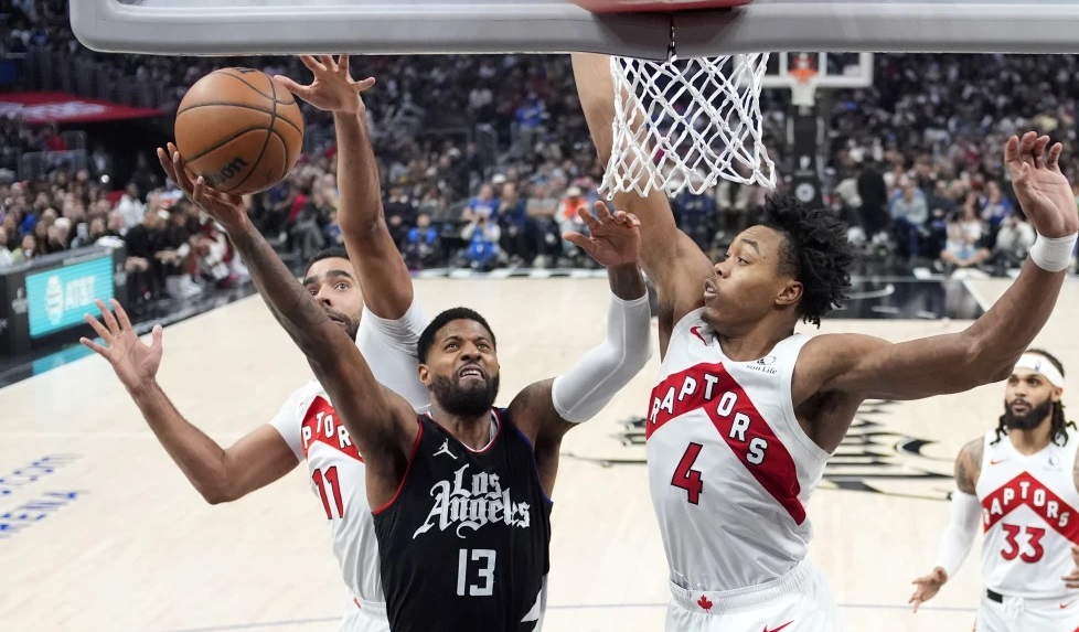 Leonard y George conducen remontada de los Clippers frente a Raptors