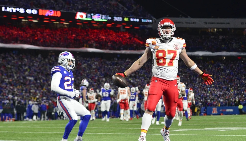 NFL: Kelce anota dos veces y Chiefs derrotan 27-24 a Bills para enfrentar a Ravens en campeonato de AFC
