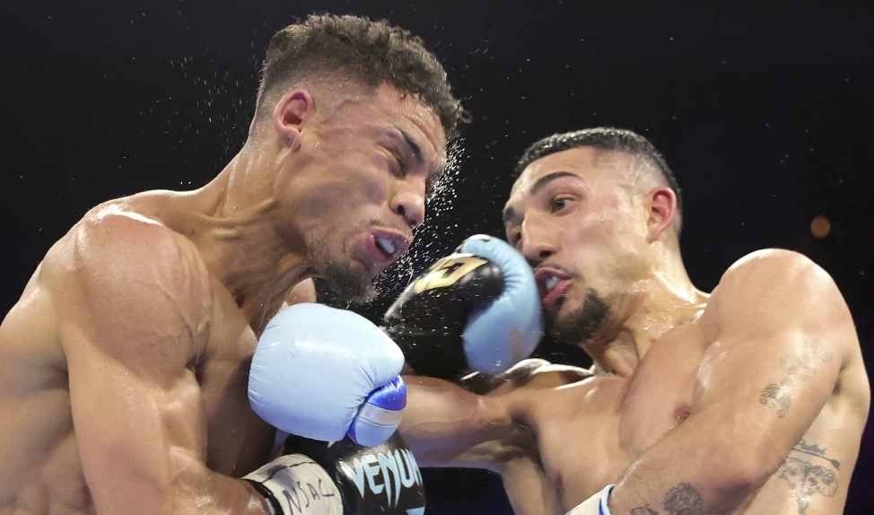 Teófimo López supera a Jermaine Ortiz y retiene título de los welter