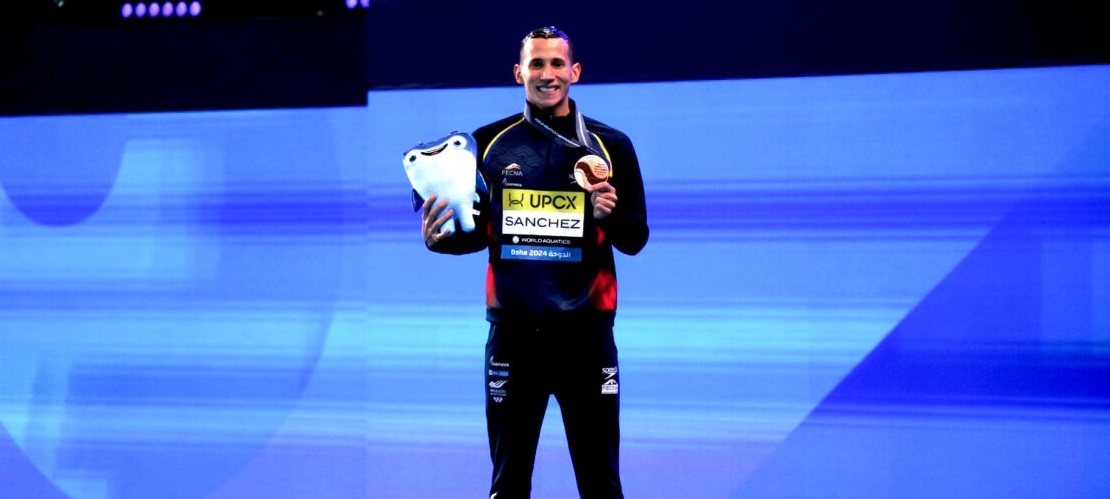 Gustavo Sánchez, bronce mundial de natación artística en Doha 2024