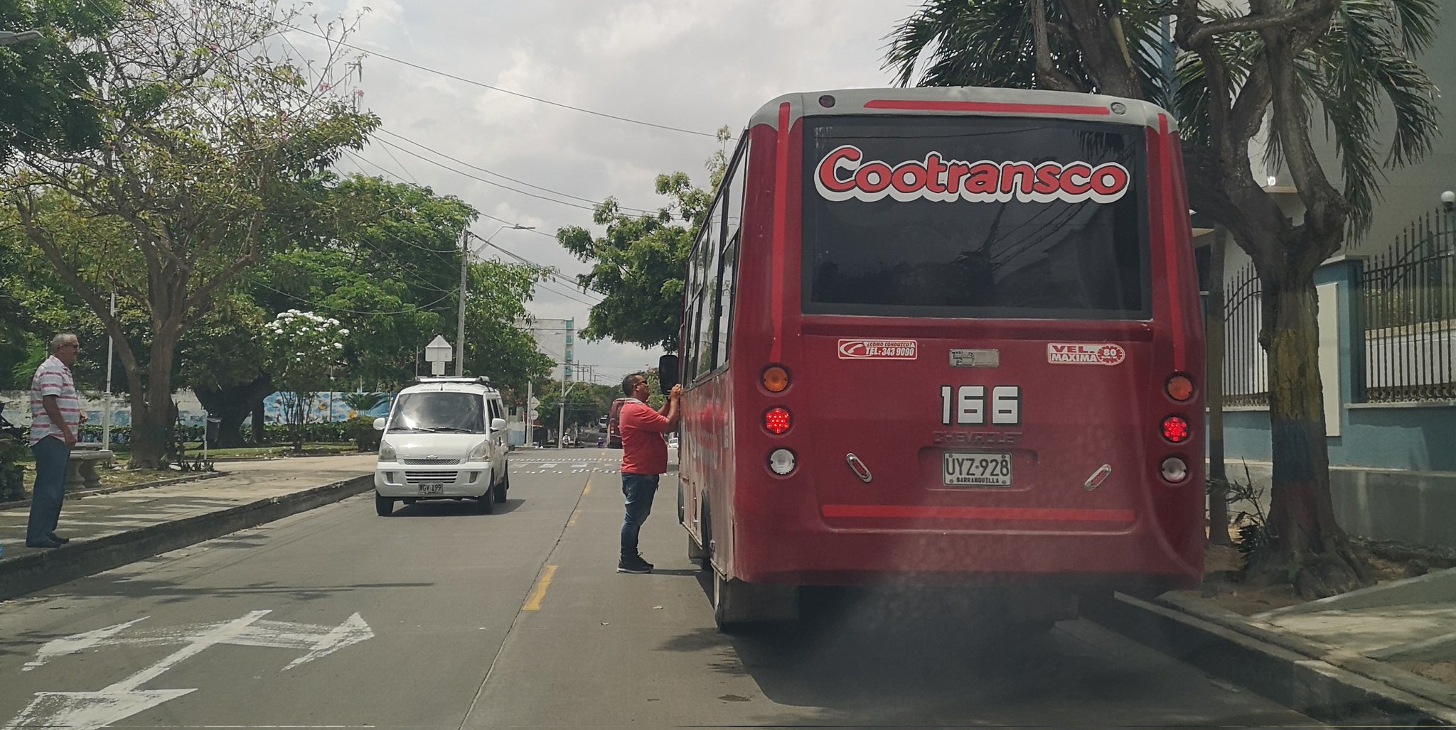 Continúa polémica entre el AMB y transportadores por tarjetas de operación para buses