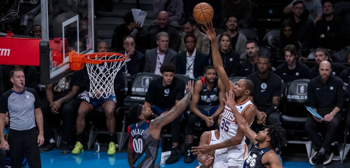 Kevin Durant se convierte en el octavo máximo anotador de la NBA y Boston somete a Milwaukee