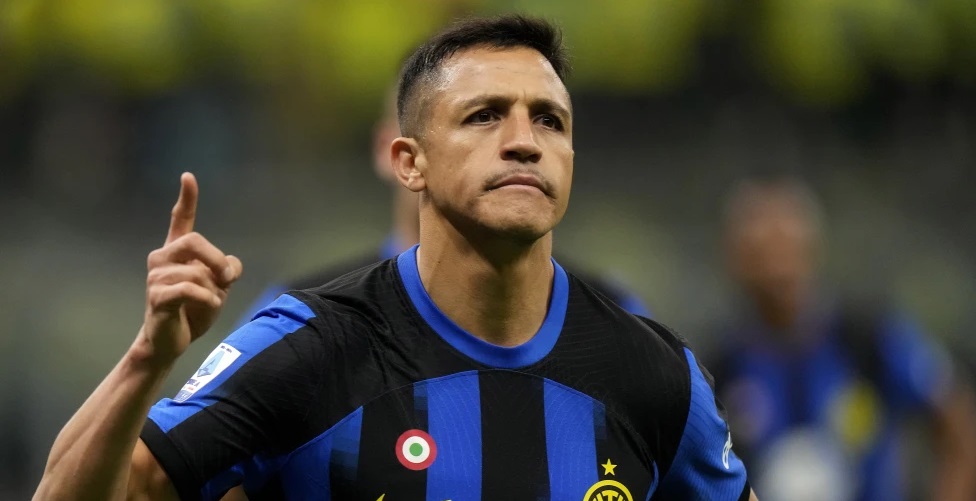 Con gol de Alexis, Inter da otro paso por el scudetto al vencer 2-1 a Genoa