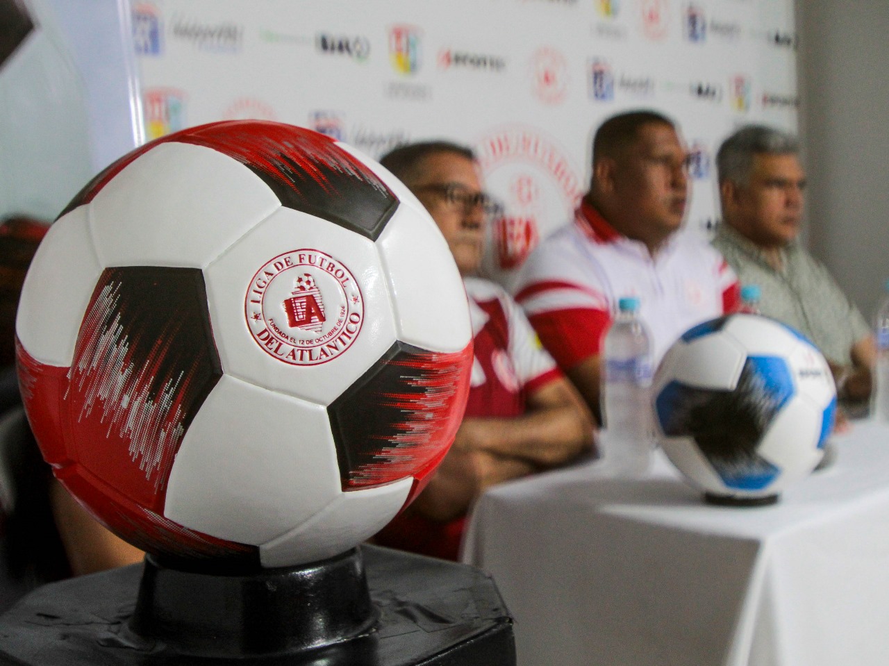 La Liga de Fútbol del Atlántico presentó su balón oficial