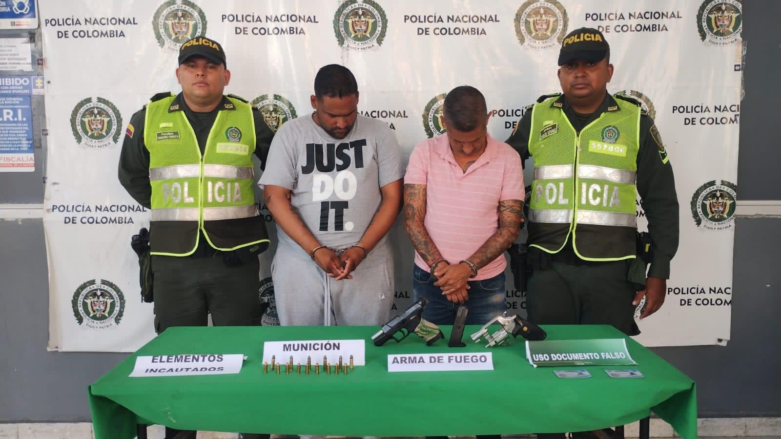 Dos capturados al ser sorprendidos en un vehículo portando un arma de ...