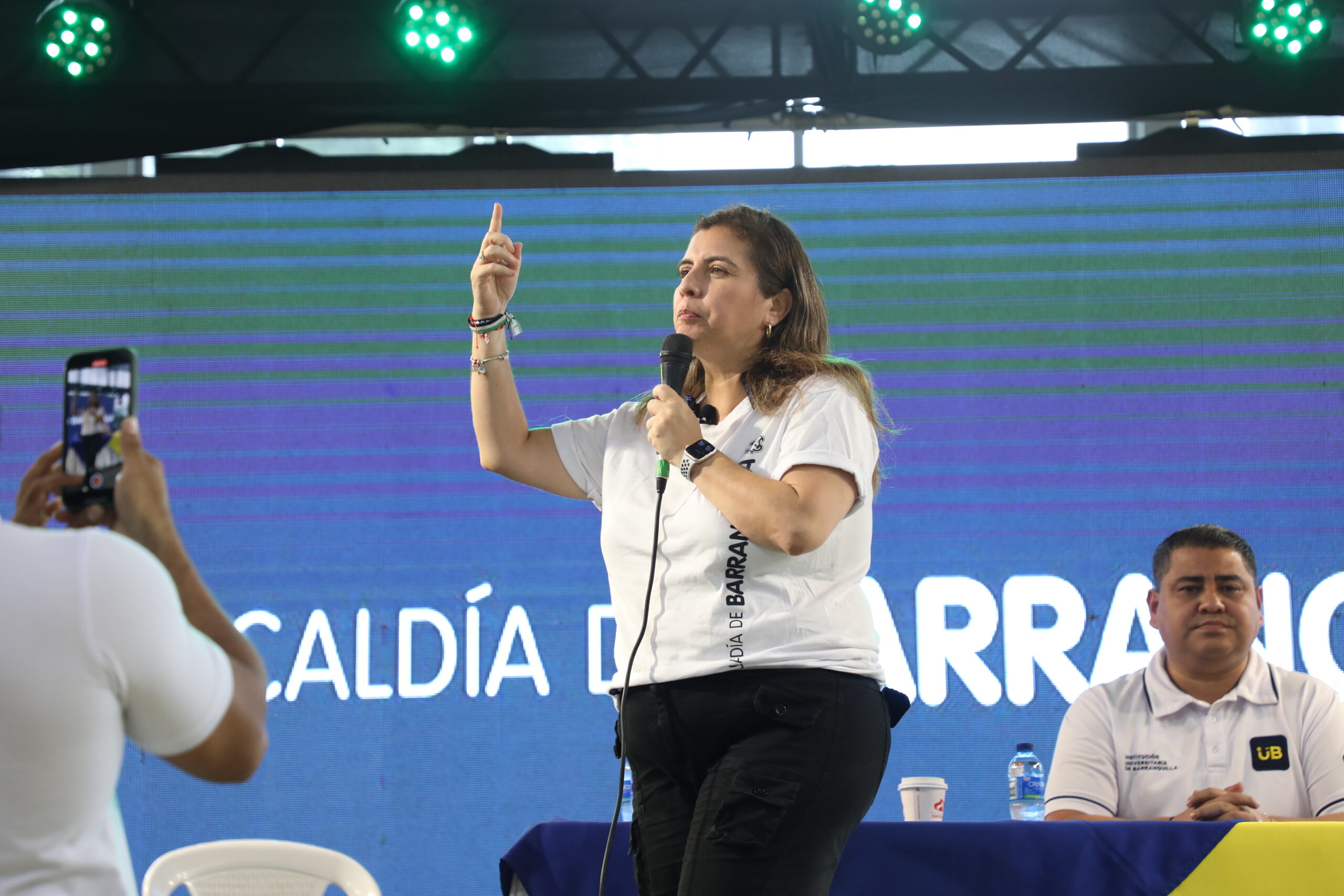 1.450 jóvenes egresados de colegios oficiales de Barranquilla empiezan IUB al Barrio