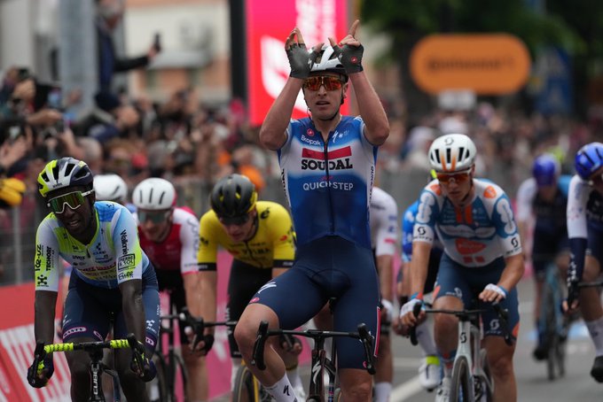 Tim Merlier gana al sprint la tercera etapa del Giro de Italia