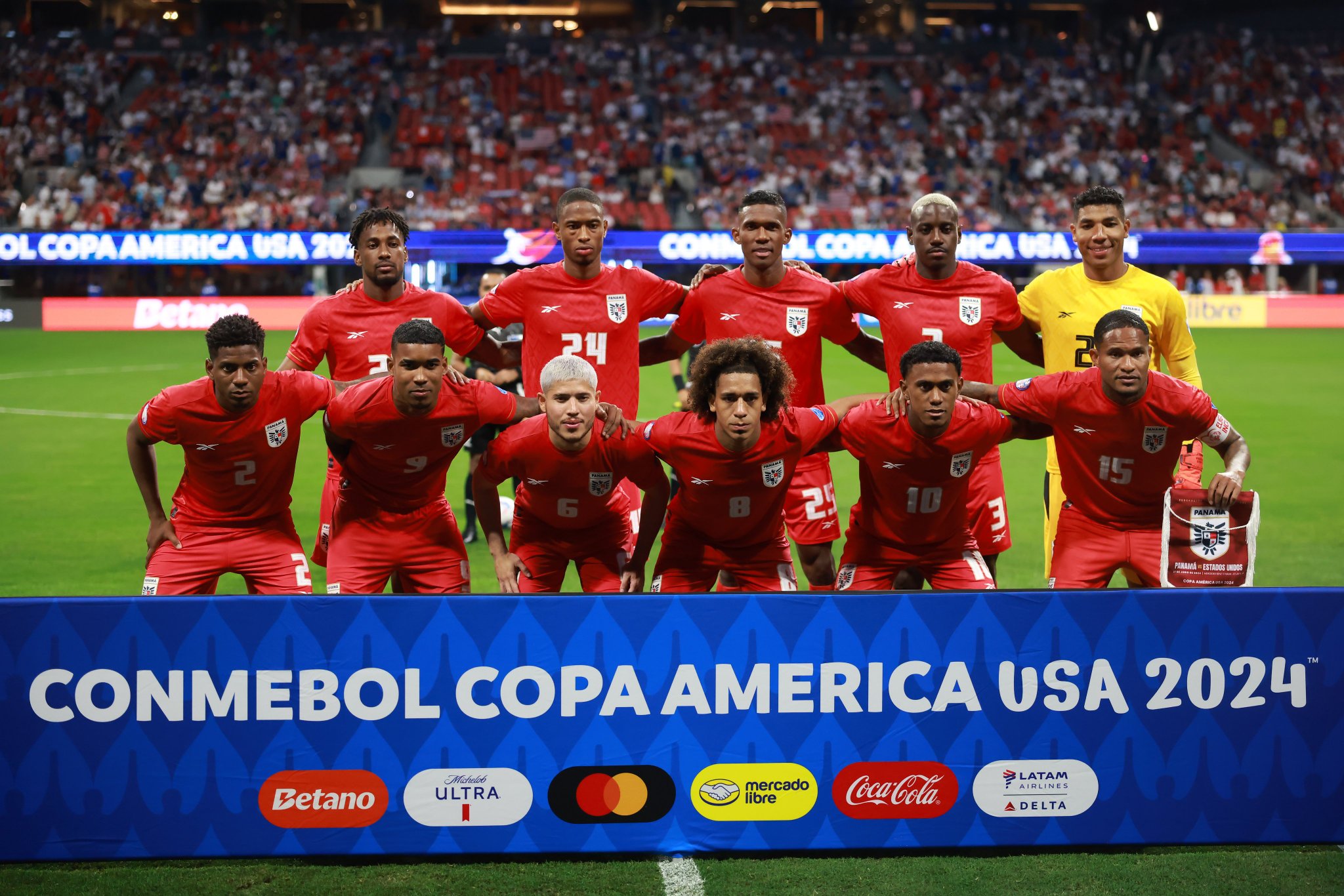 Panamá aprovecha expulsión para vencer a EEUU y se levanta en la Copa América