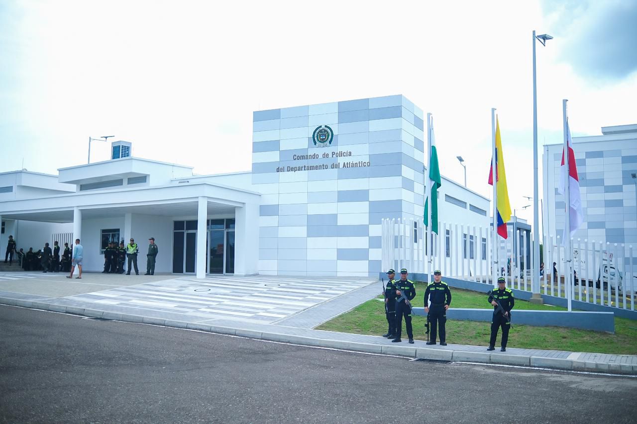 Más seguridad para el Atlántico: gobernador Verano entrega comando de Policía para atender 18 municipios