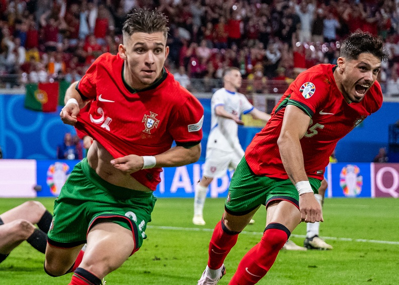 Conceição salva a Portugal en tiempo de descuento