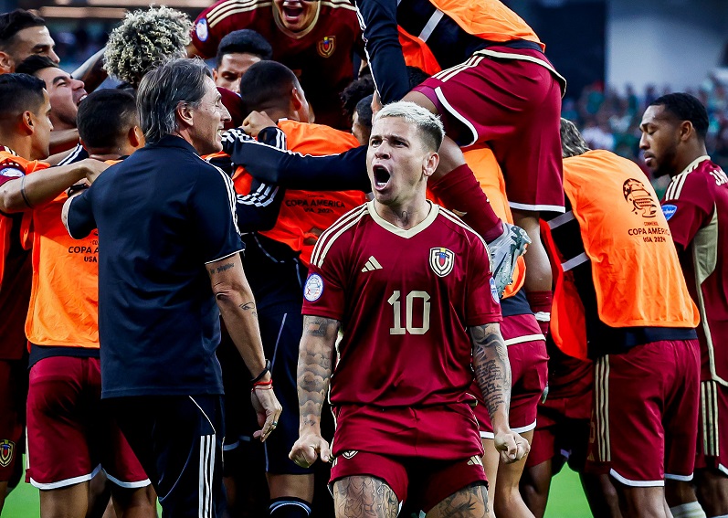 Con gol de Rondón, Venezuela avanza a cuartos en la Copa América al vencer 1-0 a México