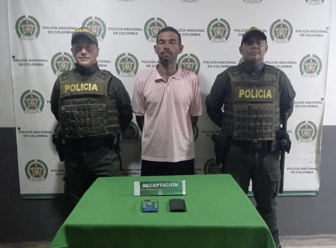 Policía captura en flagrancia a una persona por el delito de hurto en ...