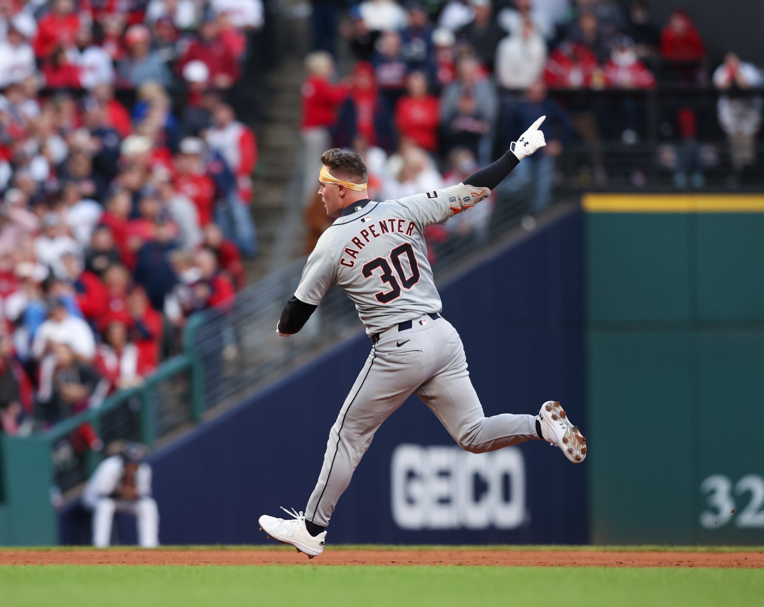 Jonrón de Carpenter decreta triunfo 3-0 de Tigres ante Guardianes y empatan la serie