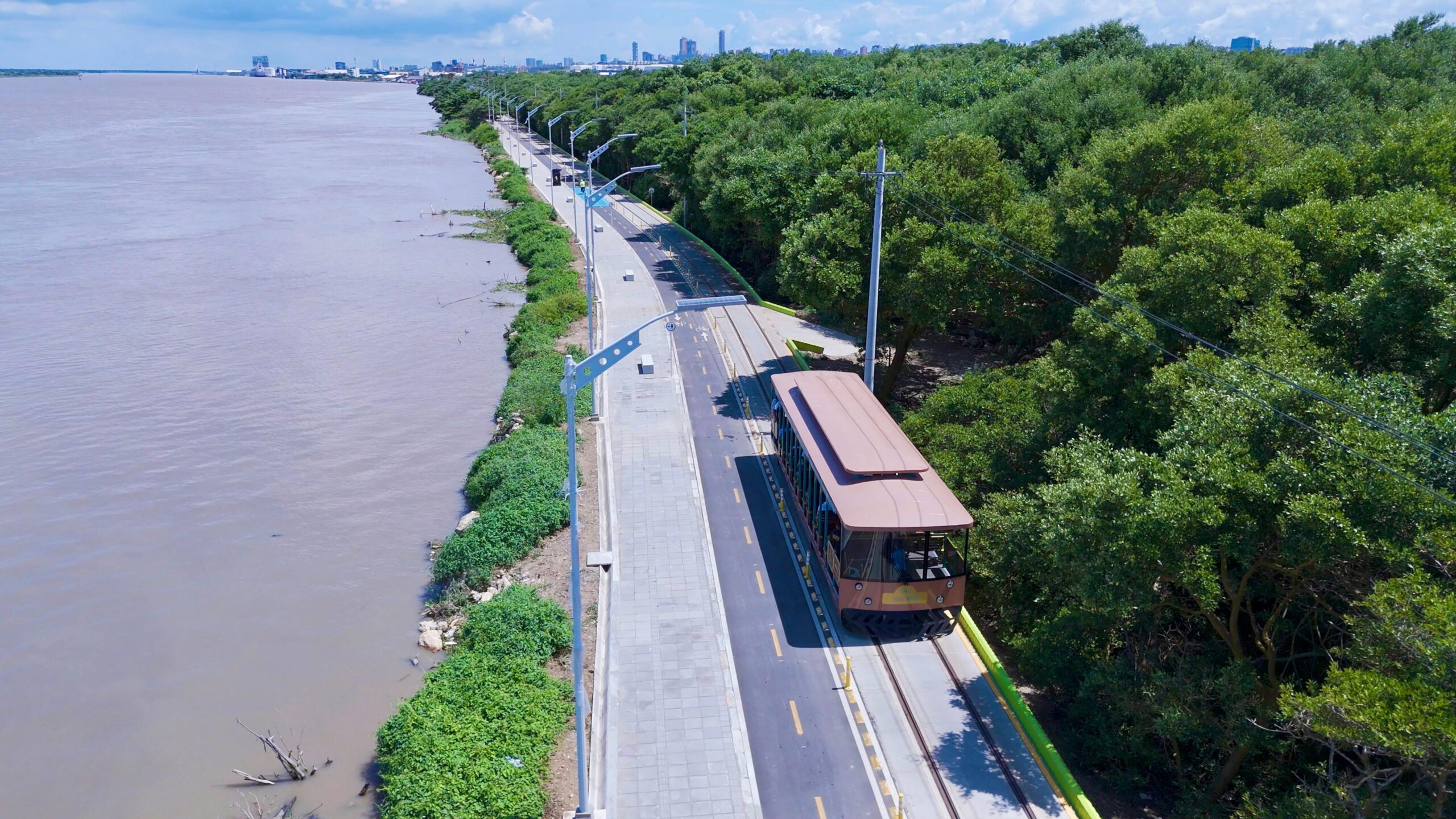 Tren de Las Flores pronto rodará hasta la playa de Puerto Mocho: alcalde Char