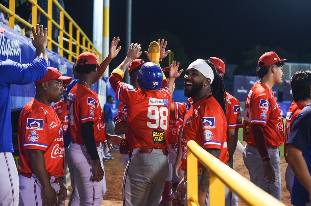 Caimanes-Olímpica desplegó su artillería y se quedó con la serie ante Vaqueros, en Montería