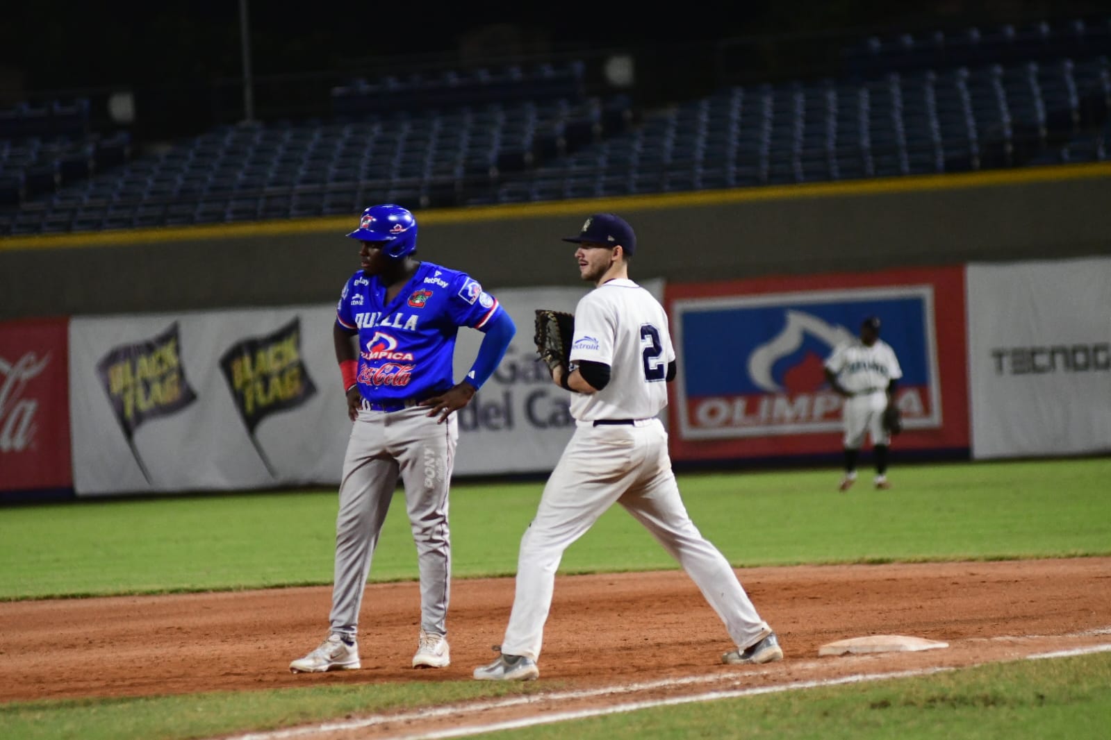 Caimanes-Olímpica quedó en el campo ante Leones