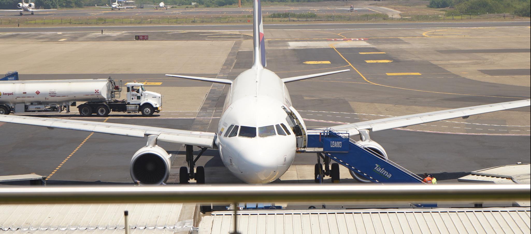 ‘Misión Navidad’ garantiza movilización de viajeros en aeropuertos en fin de año