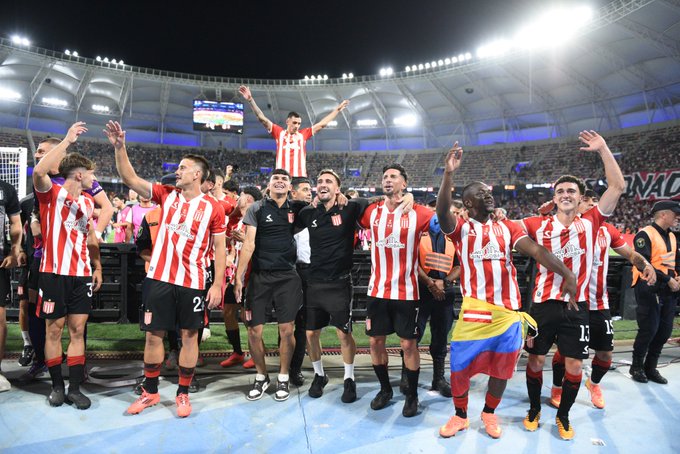Argentina: Estudiantes golea a Vélez y se queda con el Trofeo de Campeones