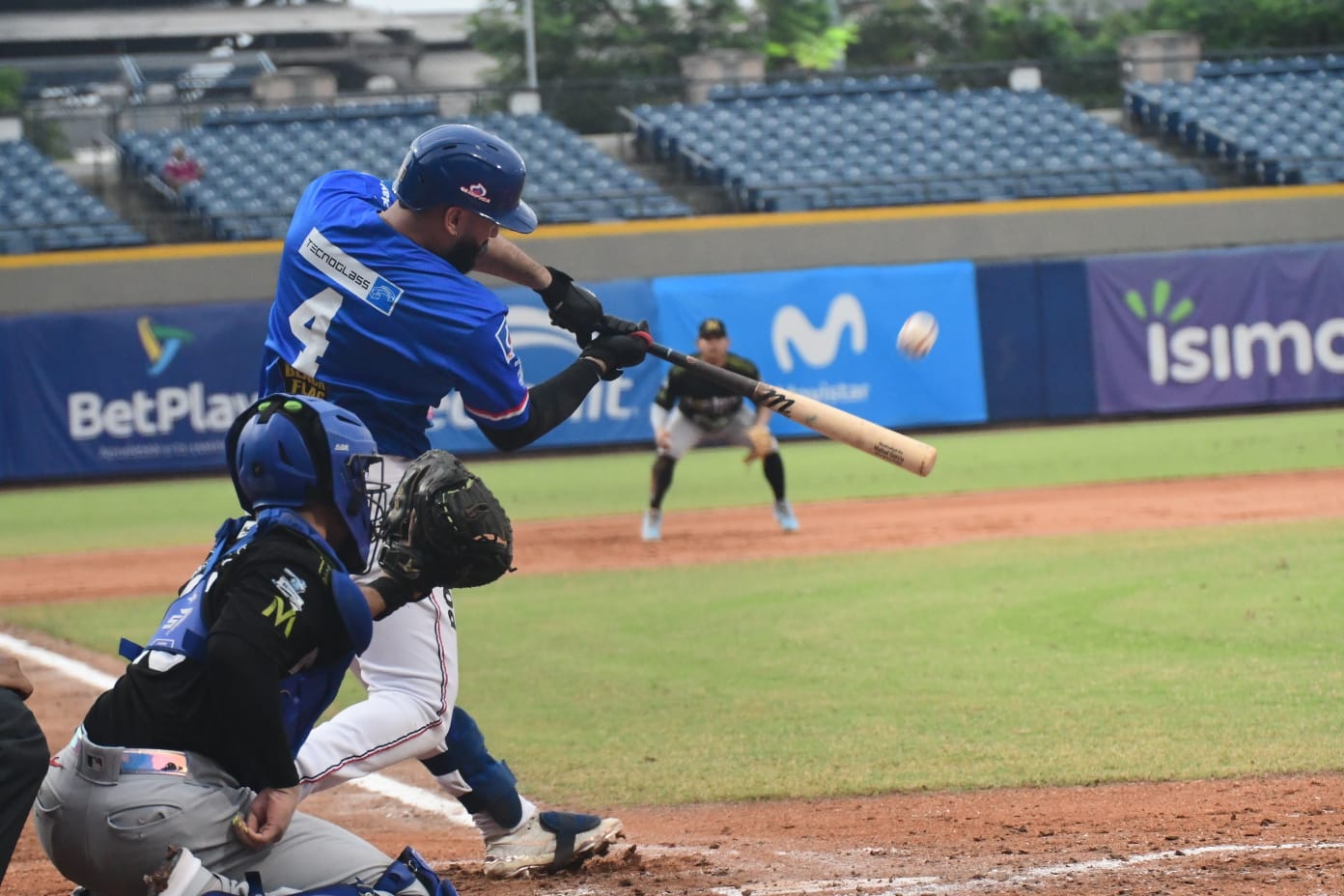 Caimanes-Olímpica remontó con una explosión ofensiva