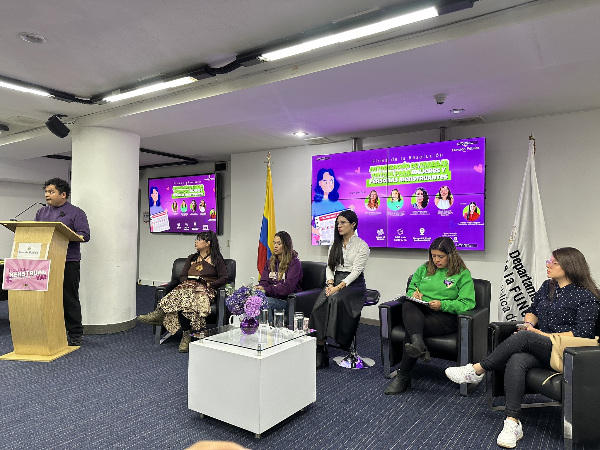 Teletrabajo menstrual por 3 días en empleos del servicio público colombiano