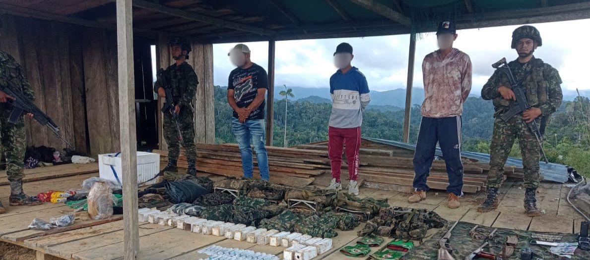 Capturan en el Sur de Bolívar a 3 presuntos integrantes del ‘Clan del Golfo’ con material de guerra