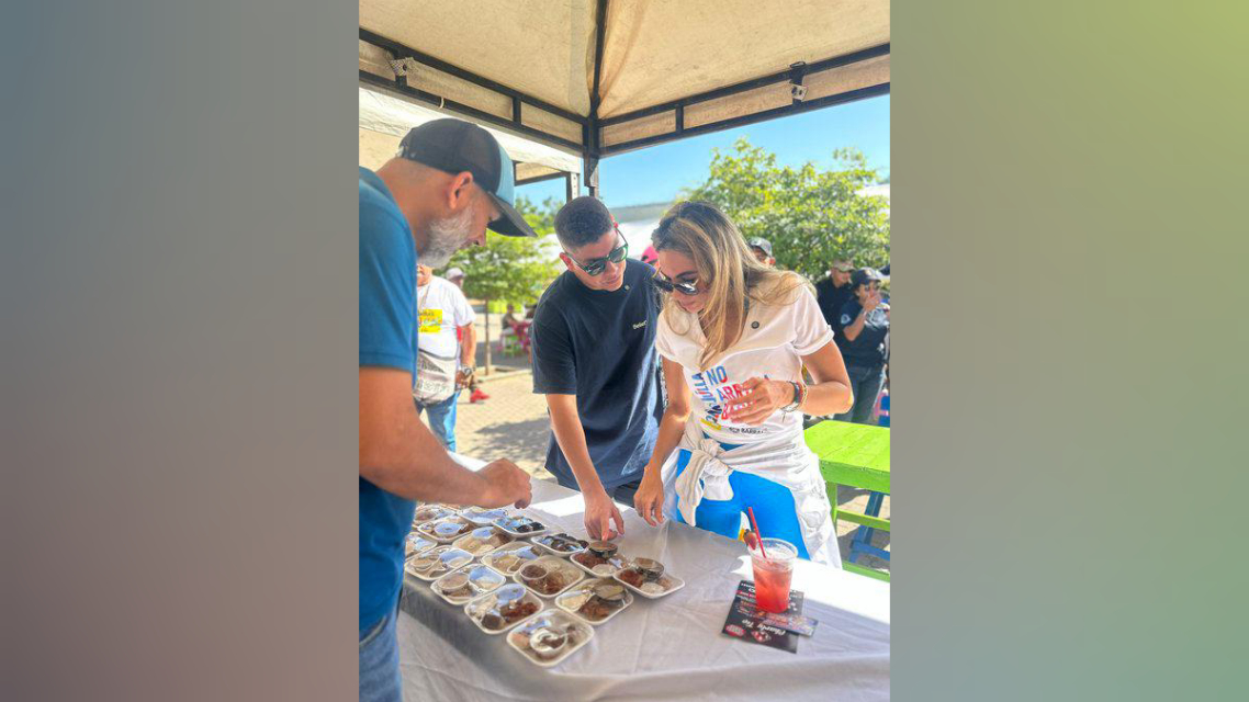 15 emprendedores se dieron cita en feria gastronómica realizada en la Plaza San Nicolás