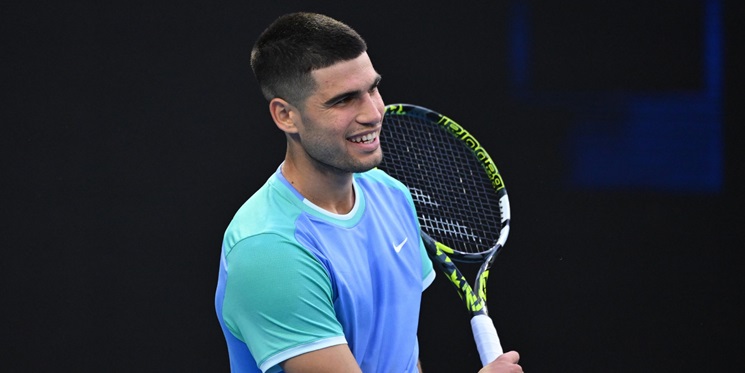 Alcaraz pierde ante De Miñaur en una exhibición con altibajos