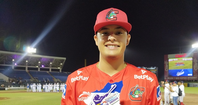 Darío Borrero, de Caimanes-Olímpica mejor primera base del equipo Todos Estrellas de la Serie de las Américas