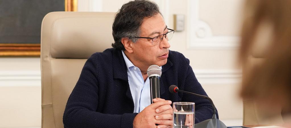 Petro señala a ministros de evadir respuestas frente a incumplimientos en ejecución y preferir lanzar “ataque caníbal y autodestructivo”