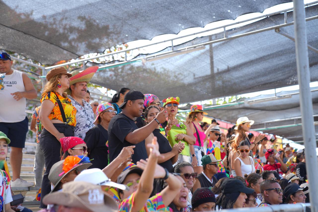 Gran Parada de Comparsas brilla en sus 25 años en el Cumbiódromo de la Vía 40