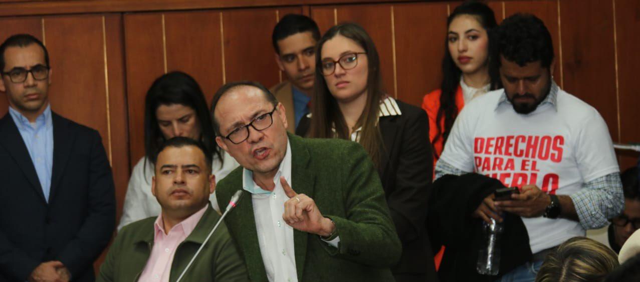 Gobierno anuncia 9 decretos de reforma laboral ante hundimiento en el Senado