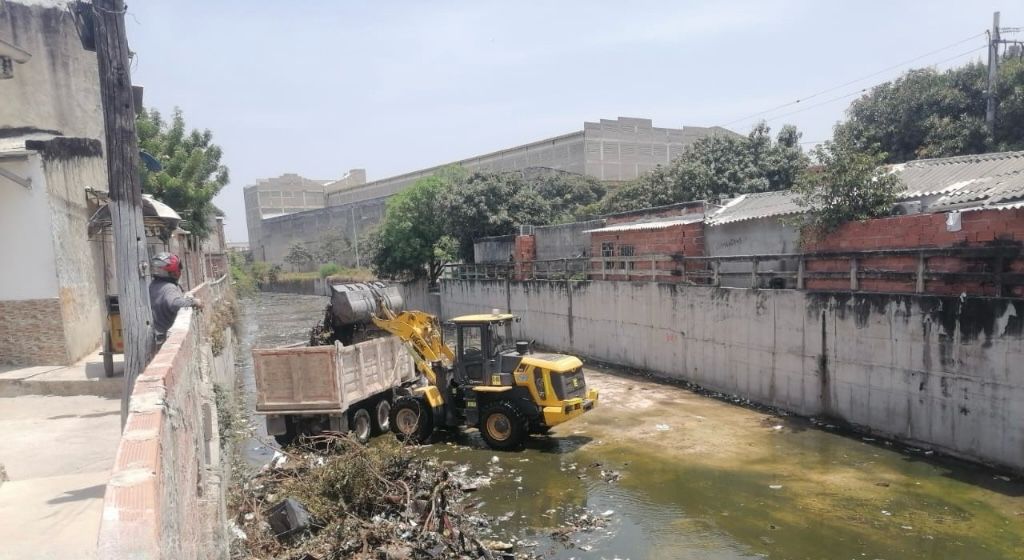 Triple A intensifica limpieza de arroyos para prevenir emergencias en temporada invernal