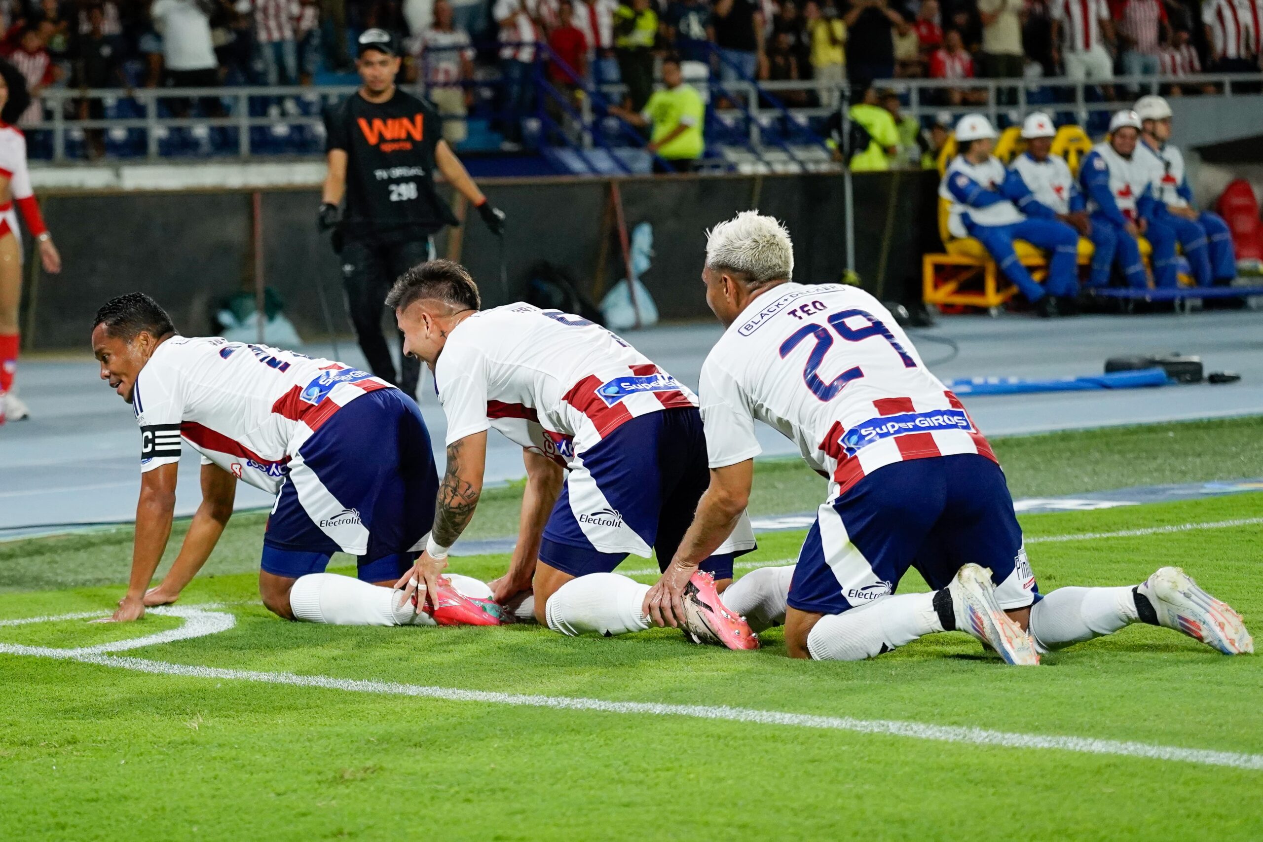 Junior venció al DIM con gol de Carlos Bacca tras picardía de Teo ...