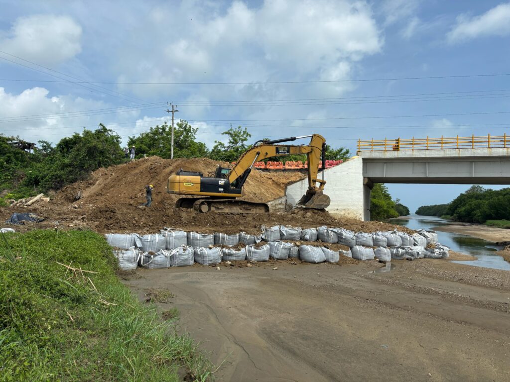 Obras en la vía al puente de Juan de Acosta avanzan con tres frentes de ...