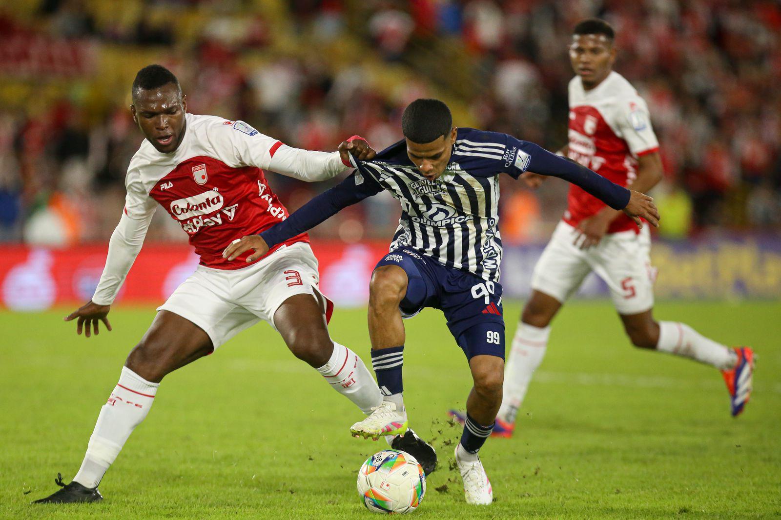 Santa Fe le dio vuelta al marcador y ganó 2-1 a un Junior alterno en Bogotá